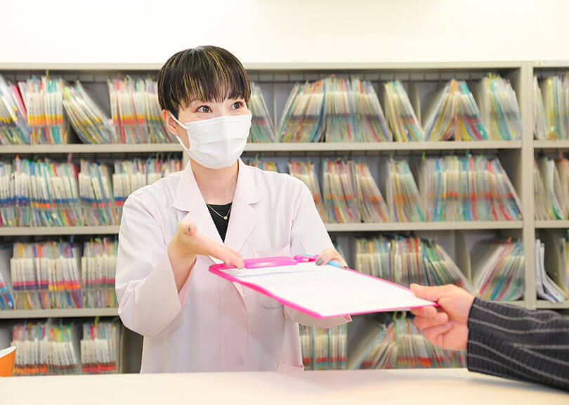 1、受付・問診票の記入